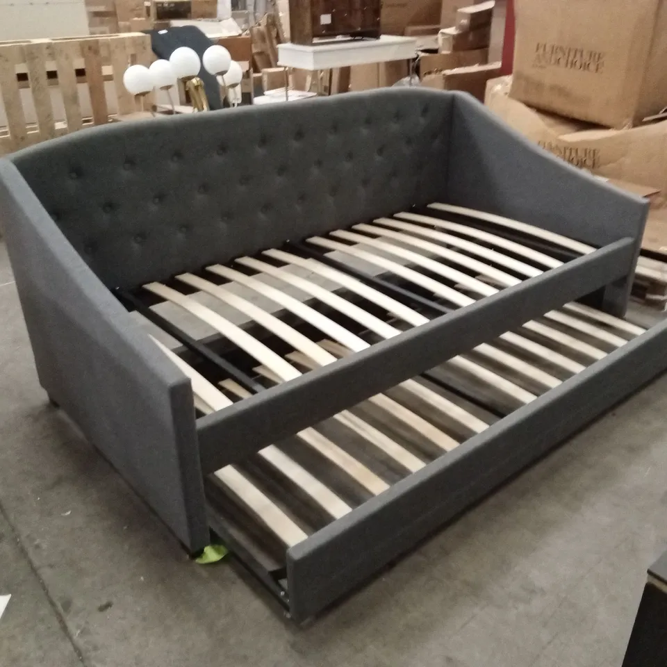 CHIPPENHAM DAYBED WITH TRUNDLE
