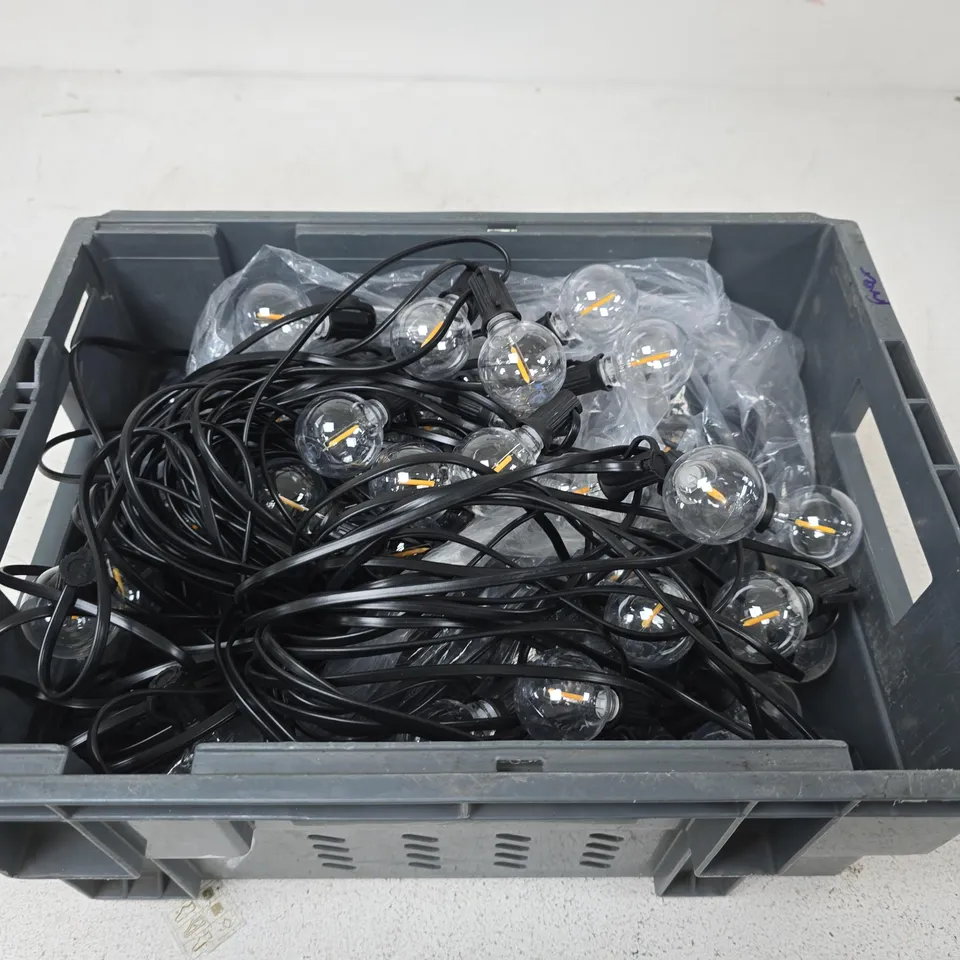 TOTE OF APPROXIMATELY 20 BULB LIGHTS