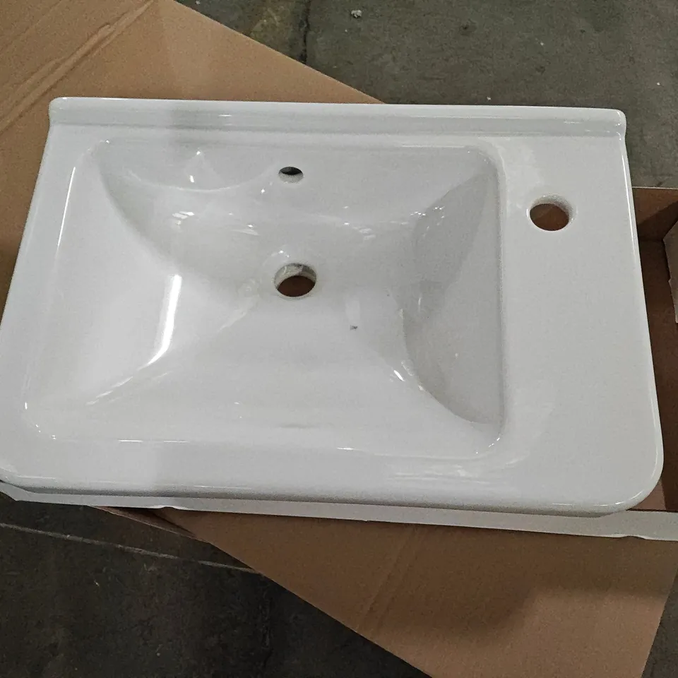 BATHROOM SET IN GLOSS WHITE TO INCLUDE 2-DRAWER BASIN UNIT, WALL UNIT, TOILET, BASIN AND MORE