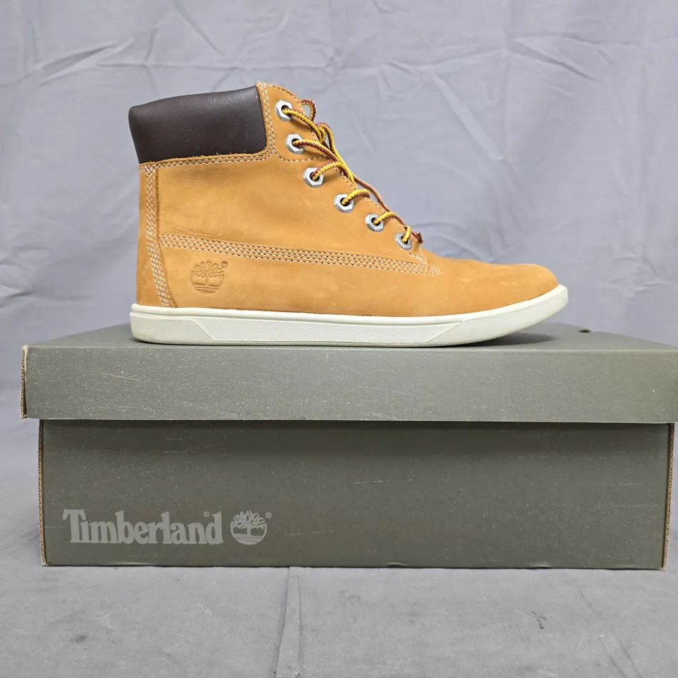 BOXED PAIR OF TIMBERLAND JUNIOR'S SHOES IN WHEAT SIZE UK 5