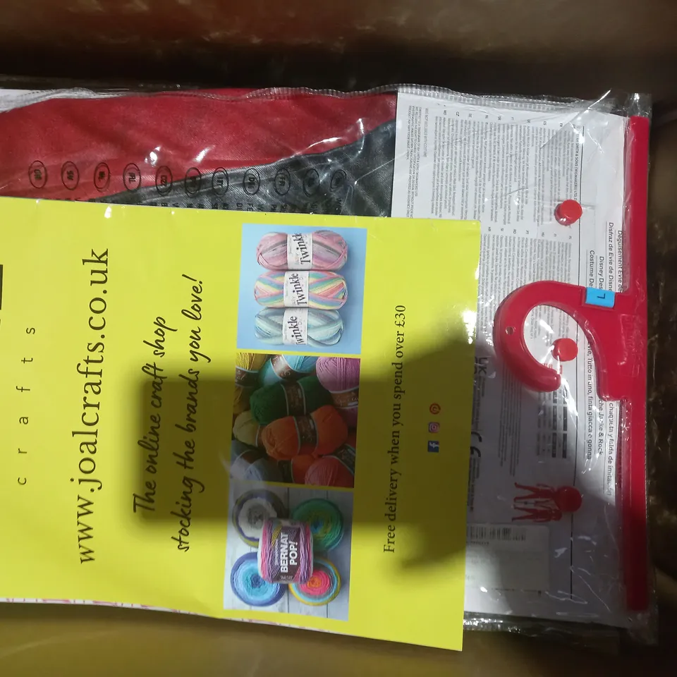 BOX OF APPROXIMATELY 10 ASSORTED TOYS AND GAMES TO INCLUDE HONEYBAKE TEA SET, LEGO SUPER MARIO CHARACTER, AQUABEADS, ETC
