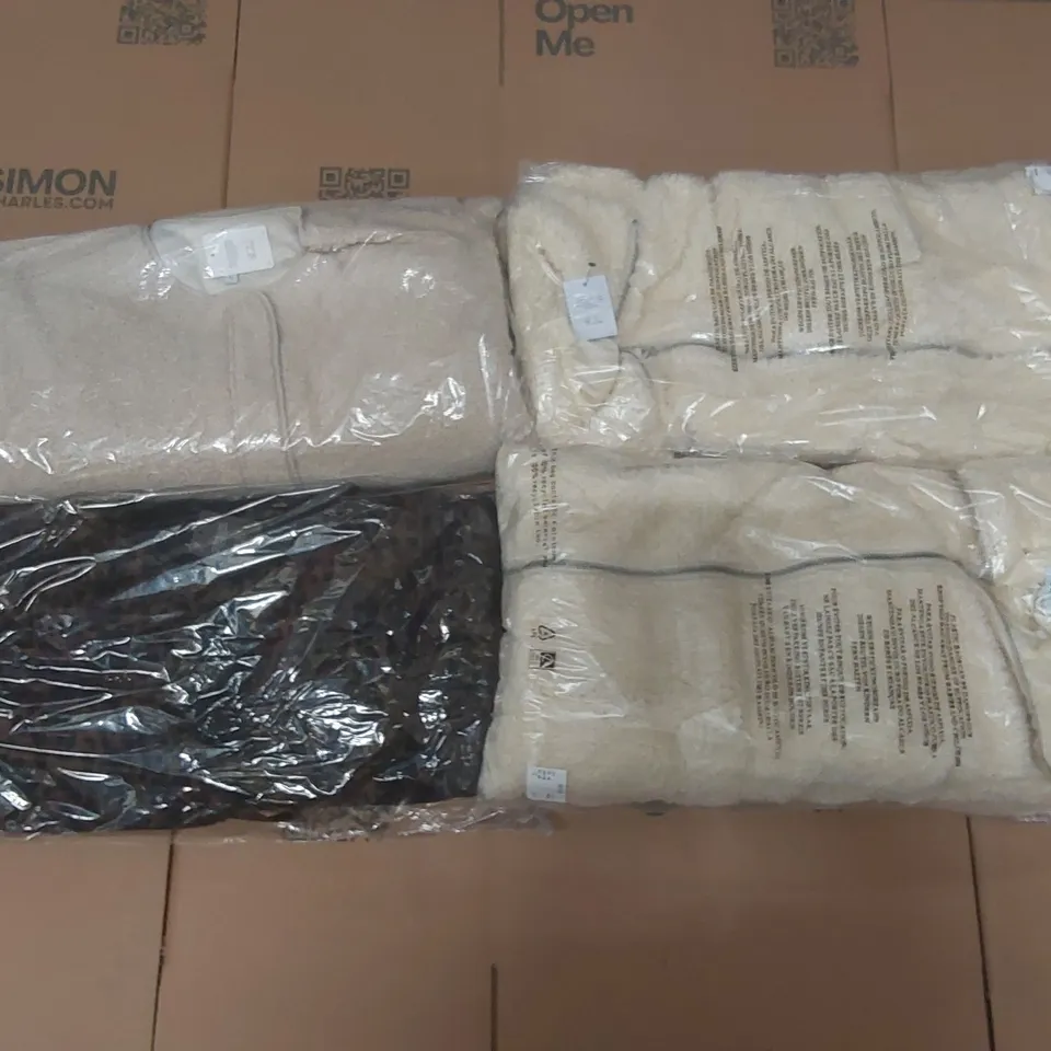 PALLET CONTAINING APPROXIMATELY 130x BRAND NEW ASSORTED DESIGNER CLOTHING ITEMS INCLUDING: SIMPLY BE JACKETS ECT