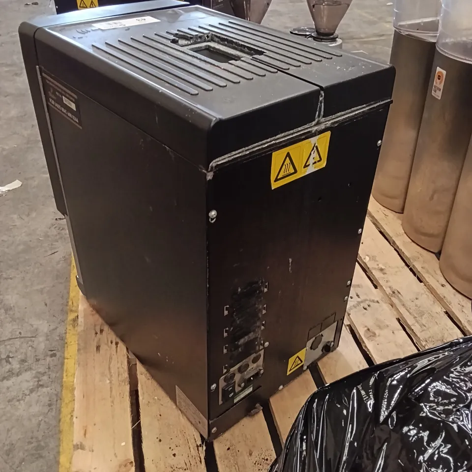 COMPACT EC BEAN-TO-CUP COFFEE MACHINE