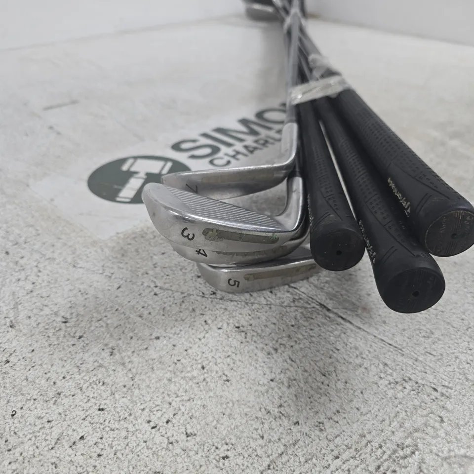 TAYLOR MADE SET OF 8 GOLF CLUBS TO INCLUDE TO INCLUDE 3/4/5 IRON ETC