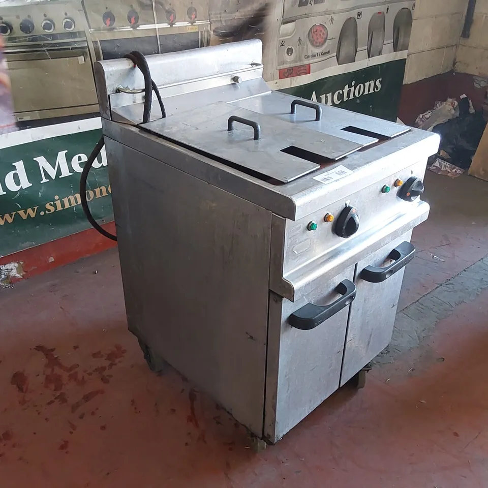 LINCAT COMMERCIAL TWIN BASKET FRYER