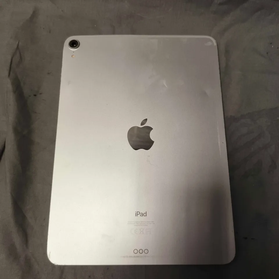 APPLE IPAD TABLET - A1980