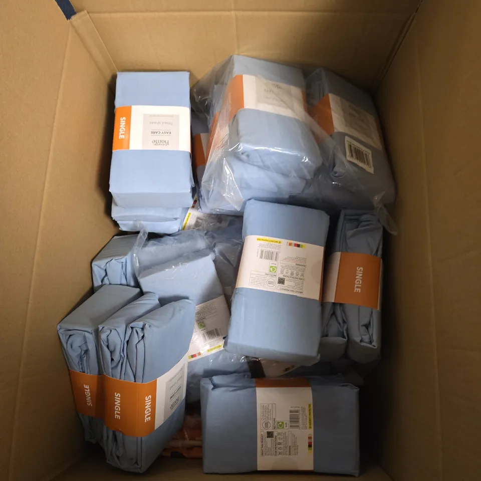 APPROXIMATELY 15 ASSORTED BEDDING AND SHEETS