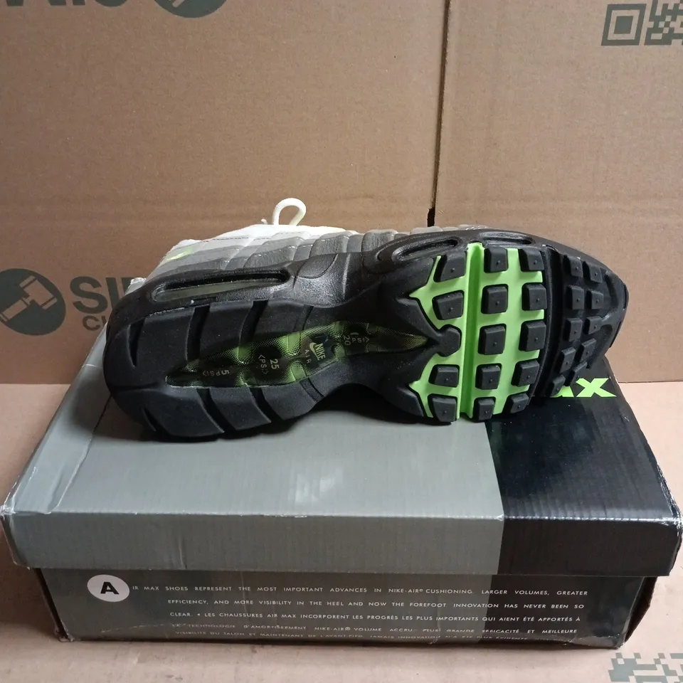 BOXED PAIR OF NIKE AIR MAX 95 TRAINERS - 8.5