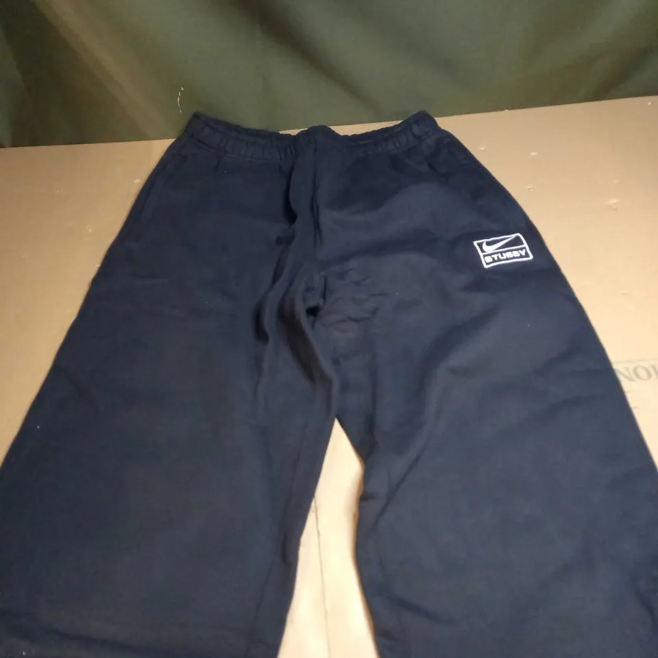 NIKE X STUSSY JOGGING PANTS IN BLACK - UK MEDIUM