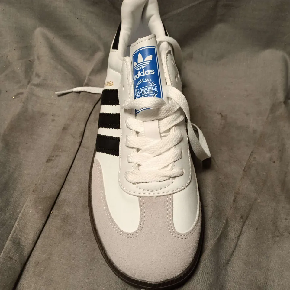 UNBOXED PAIR OF ADIDAS SAMBA TRAINERS IN WHITE - UK 5