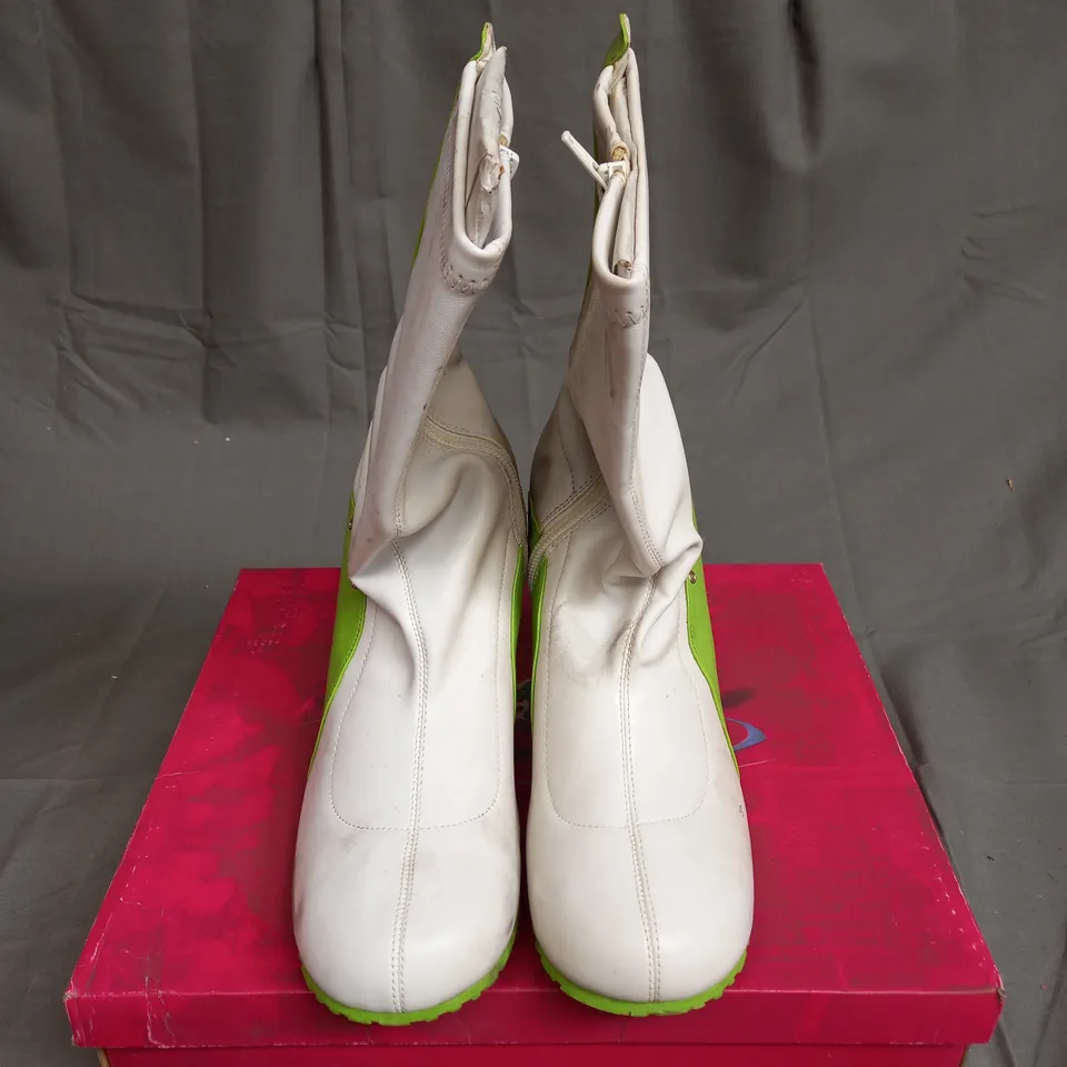 BOXED BAMBOO LEATHER BALLER HIGH HEEL SHOES IN GREEN AND WHITE SIZE 10