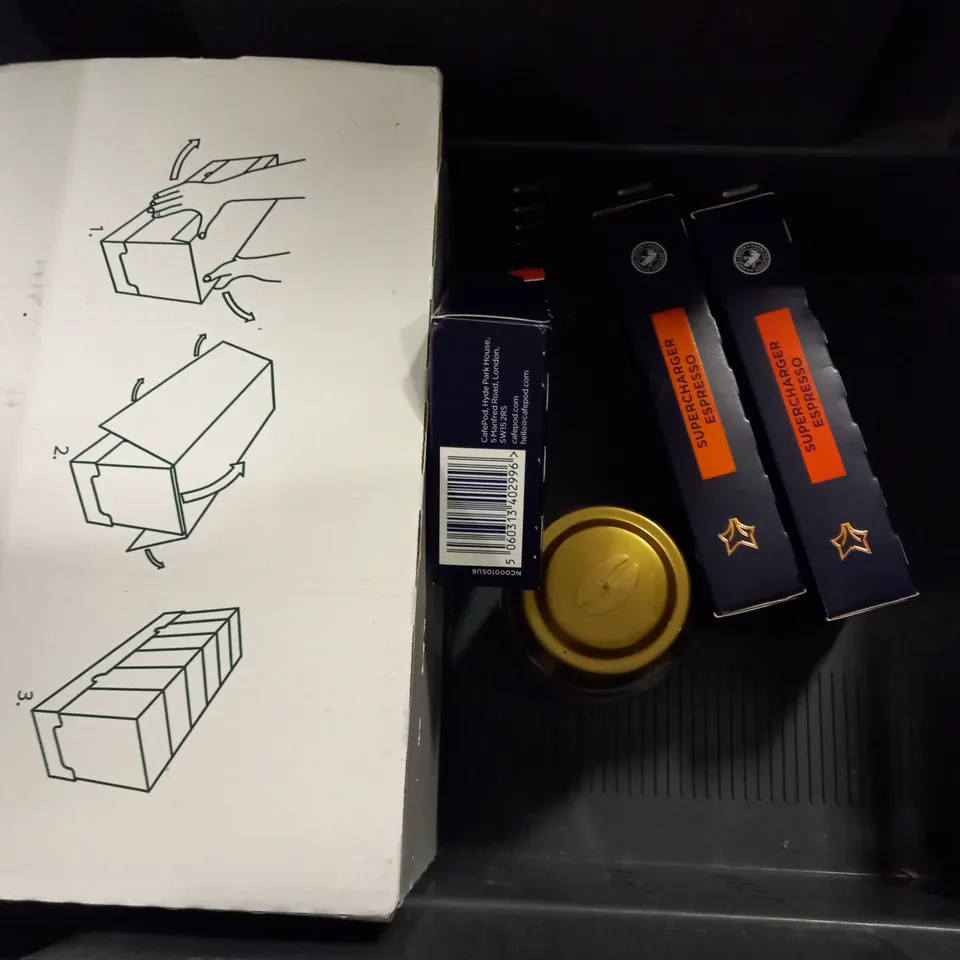 TOTE OF APPROX 8 ASSORTED FOOD ITEMS TO INCLUDE - HP HONEY BBQ , JUST BEE HONEY , EHP LABS OXYSHRED RAINBOW CANDY ETC