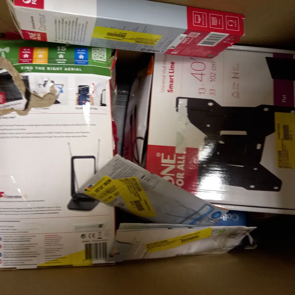 LOT OF APPROXIMATELY 12 ELECTRICAL ITEMS, TO INCLUDE POWER BANK, FIRE TV STICK, ETC