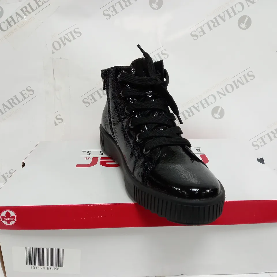 BOXED PAIR OF RIEKER HI TOP TRAINERS IN BLACK UK SIZE 6