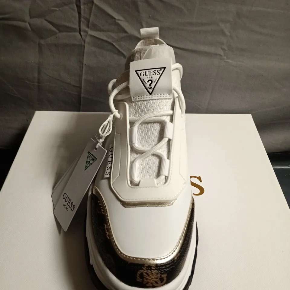 BOXED PAIR OF GUESS WHITE LEATHER TRAINERS- UK SIZE 7