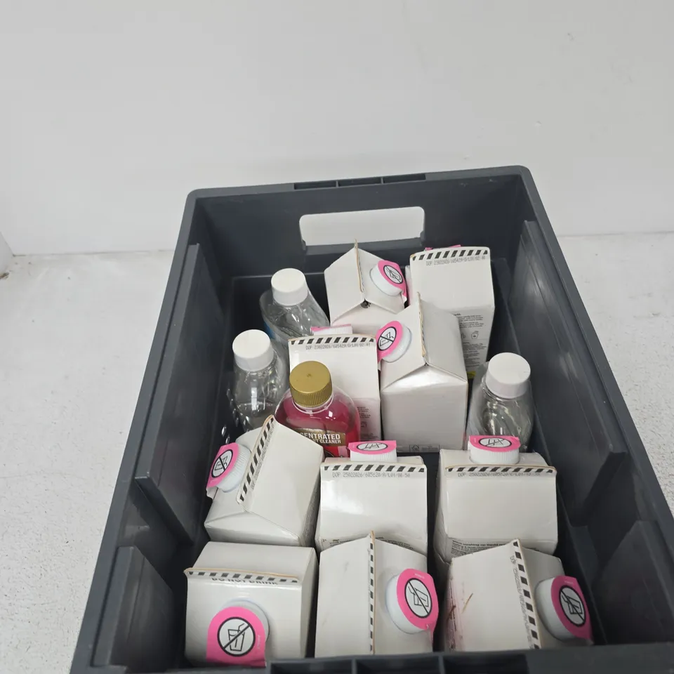 TOTE OF APPROXIMATELY 12 ASSORTED LIQUIDS TO INCLUDE: FABULOSA CONCENTRATED DISINFECTANT