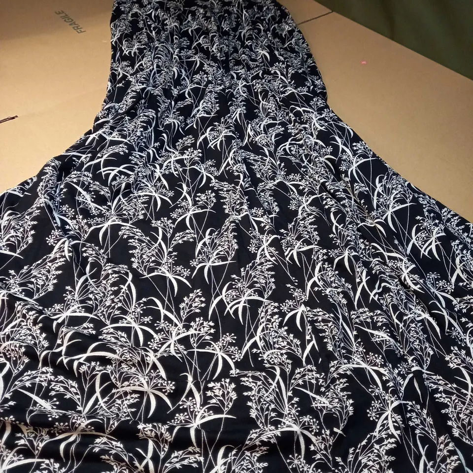 LTS BLACK/WHITE FLORAL PRINT MAXI DRESS - SIZE 14