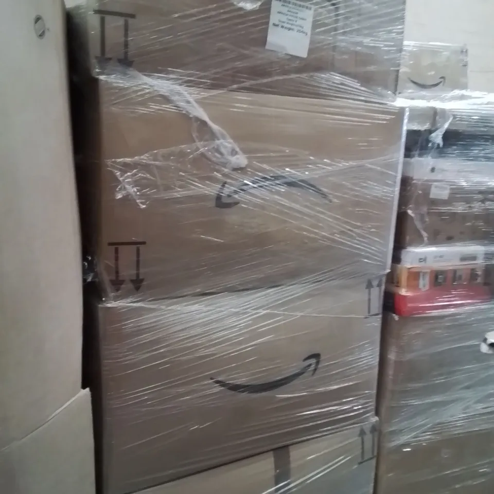 PALLET CONTAINING A LARGE QUANTITY OF PHONE CASES,SCREEN PROTECTORS 