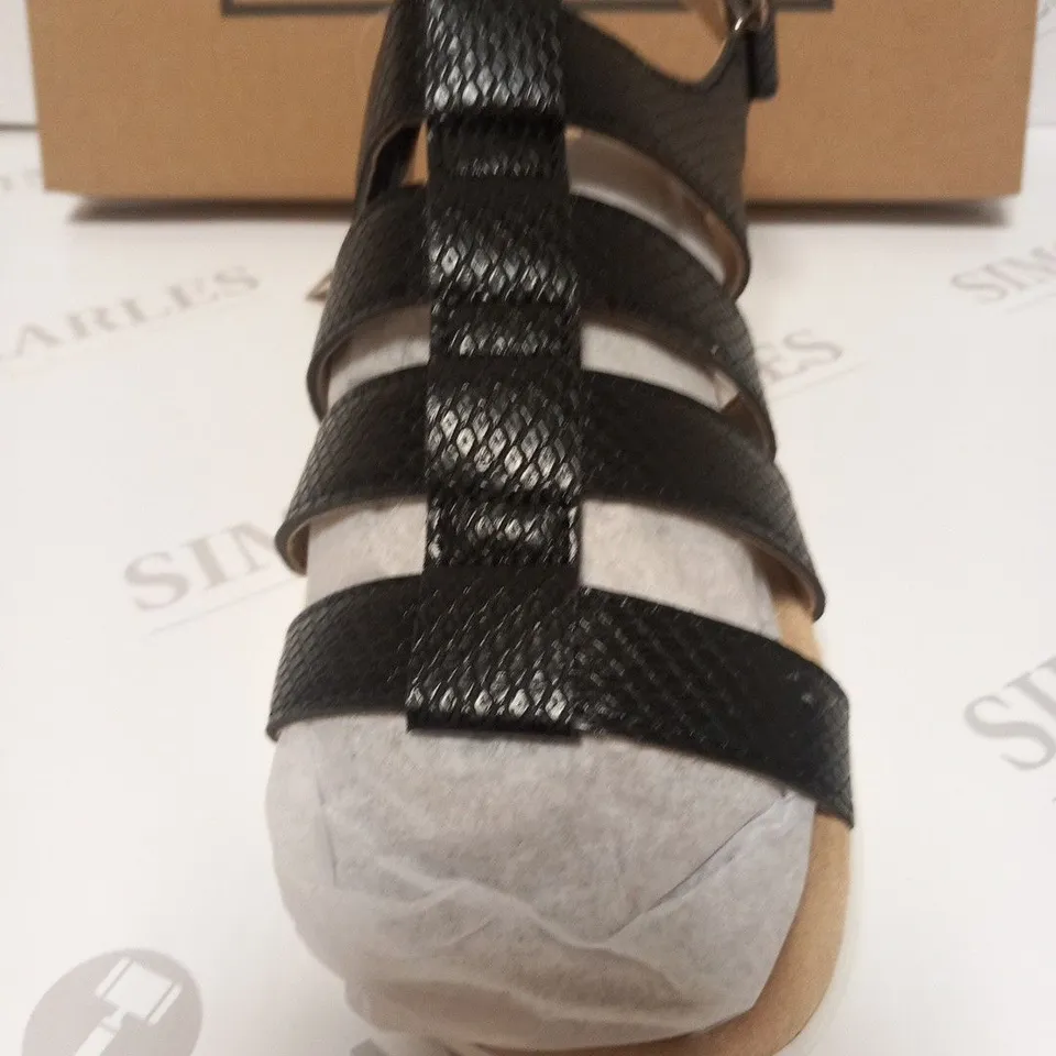 BOXED PAIR OF CUSHION WALK ONE TOUCH CLOSE SANDALS IN BLACK - SIZE 6 