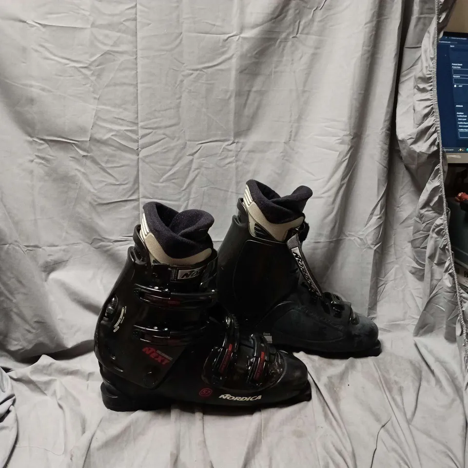 NORDICA SKI BOOTS – BLACK, PAIR, 3-BUCKLE WITH POWER STRAP - SIZE UNSPECIFIED 