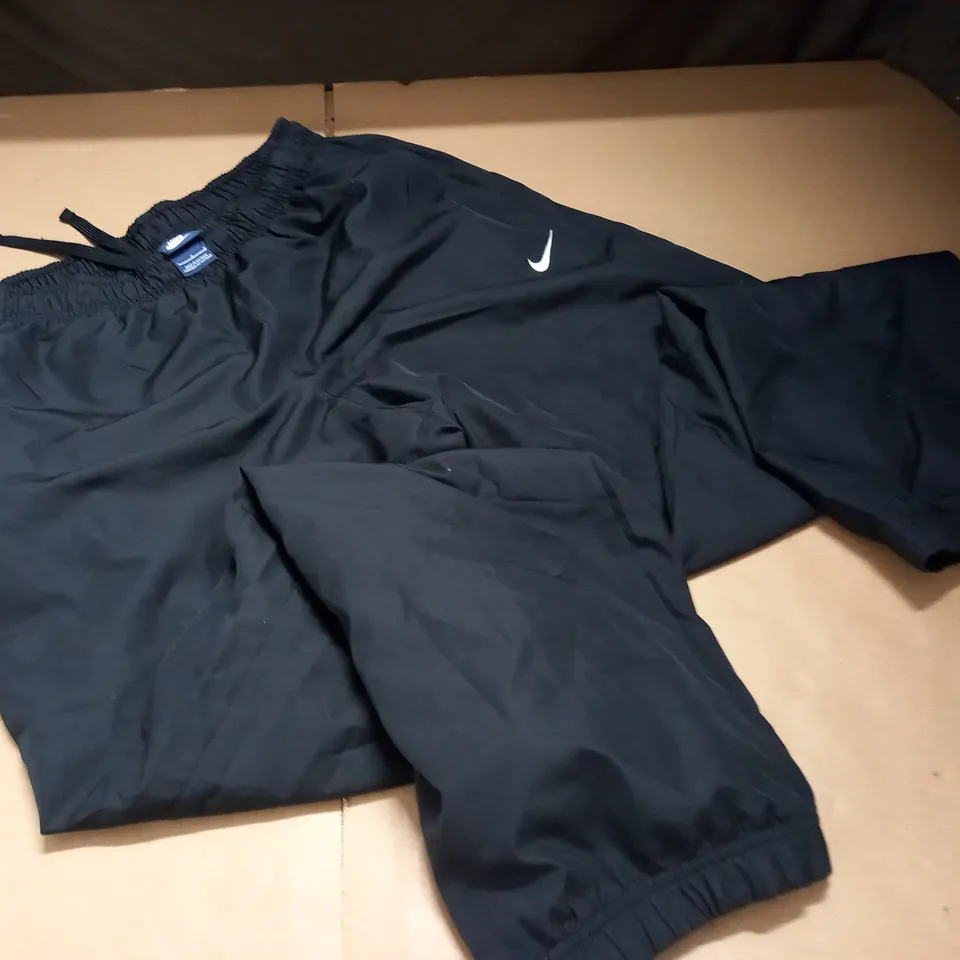 NIKE BLACK TRACKSUIT PANTS - L