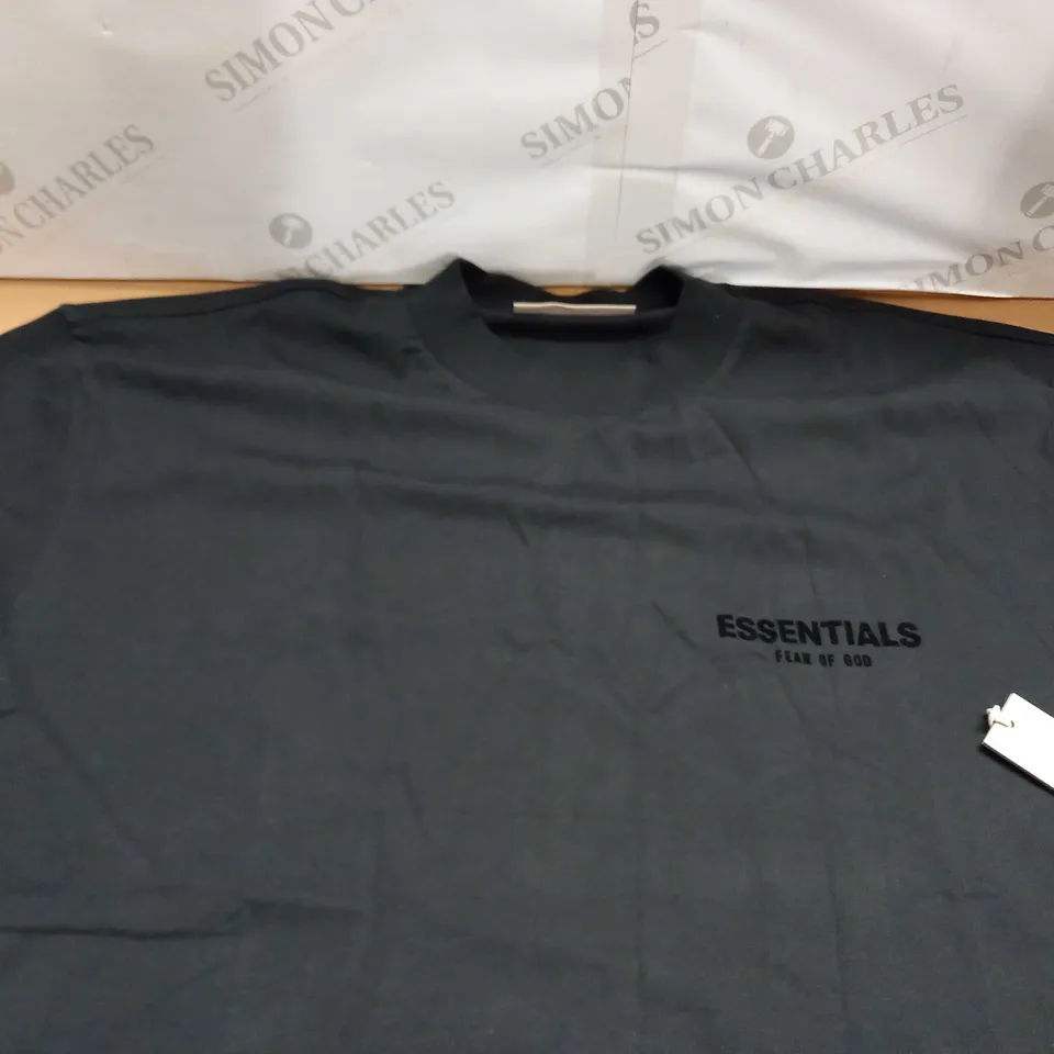 FEAR OF GOD ESSENTIALS T-SHIRT SIZE L