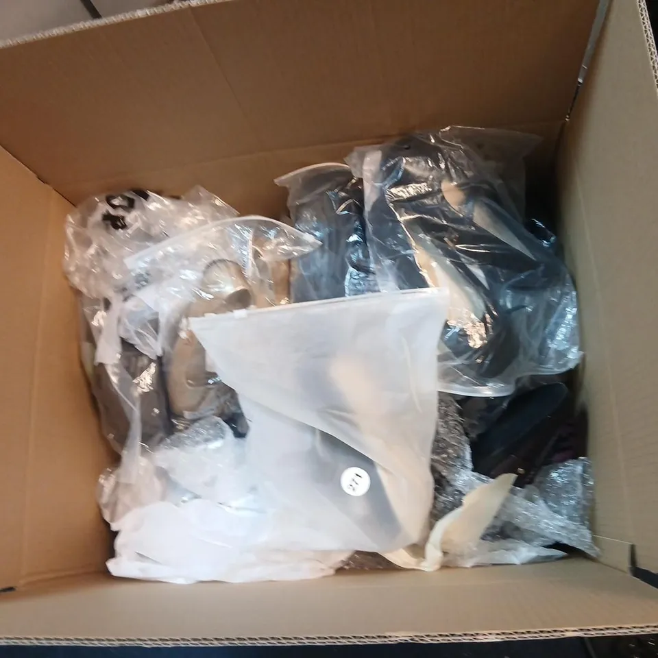 LARGE QUANTITY OF ASSORTED SHOES AND FOOTWEAR