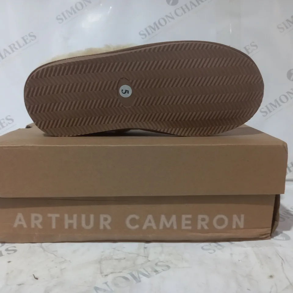 BOXED PAIR OF ARTHUR CAMERON BECCY SLIPPERS IN CHESTNUT SIZE 5