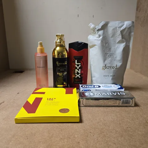 TOTE OF APPROXIMATELY 20 ASSORTED COSMETIC ITEMS TO INCLUDE LAZY TAN, GLOVED, LYNX, MARVIS, ORAL B, MERWAVE SPRAY ETC