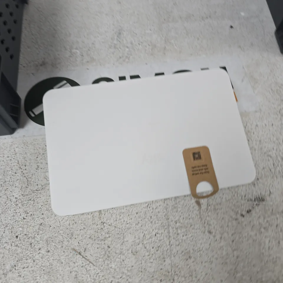 TOTE OF APPROXIMATELY 12 ASSORTED ITEMS TO INCLUDE: SKY ROUTER
