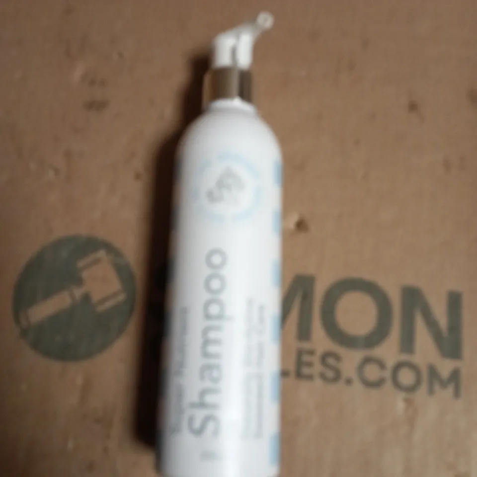 THE CORNISH SEAWEED COMPANY SUPER NUTRIENT SHAMPOO BOTTLE WITH PUMP – WHITE PLASTIC