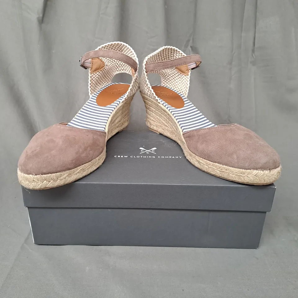 BOXED PAIR OF CREW CLOTHING COMPANY FAITH CLASSIC WEDGE HEEL SHOES IN NEUTRAL EU SIZE 38