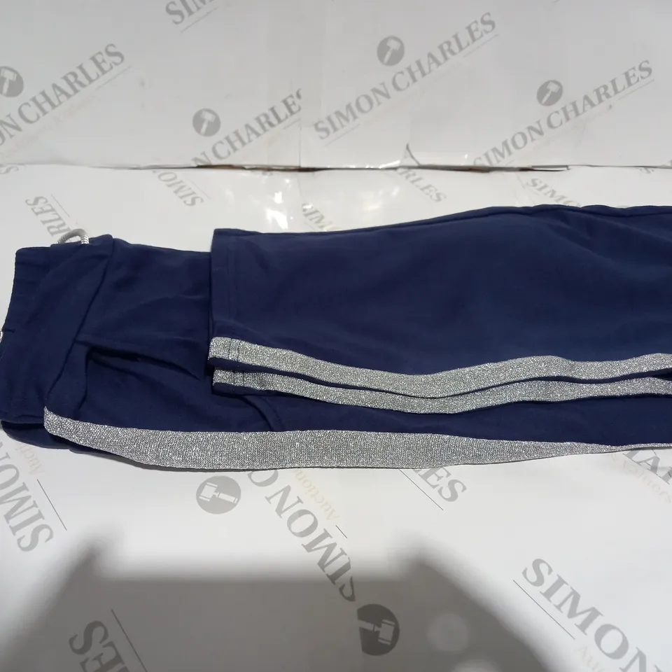 BOX OF CLOTHING ITEMS TO INCLUDE JEANS, TRACKSUIT PANTS, JACKET ETC