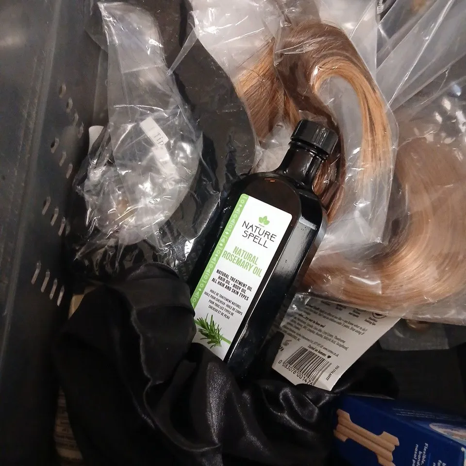 APPROXIMATEY 20 ASSORTED HEALTH AND BEAUTY PRODUCTS TO INCLUDE - MANHOOD LOOFAH - PUFFIANS MATT CLAY - BEARD SHAMPOO - ETC