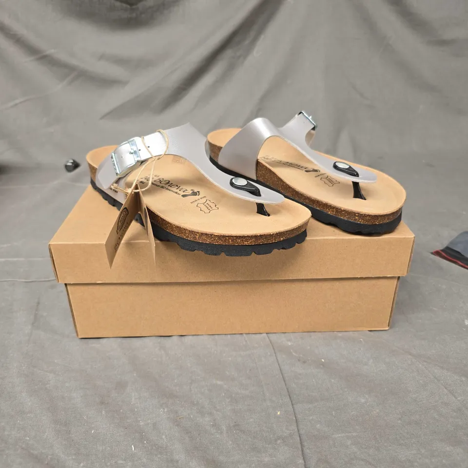 BONOVA THONG SANDALS - SILVER - SIZE 37/4