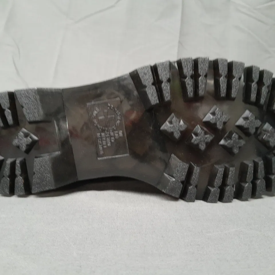 BOXED PAIR OF DR MARTENS SINCLAIR BOOTS IN BLACK UK SIZE 7
