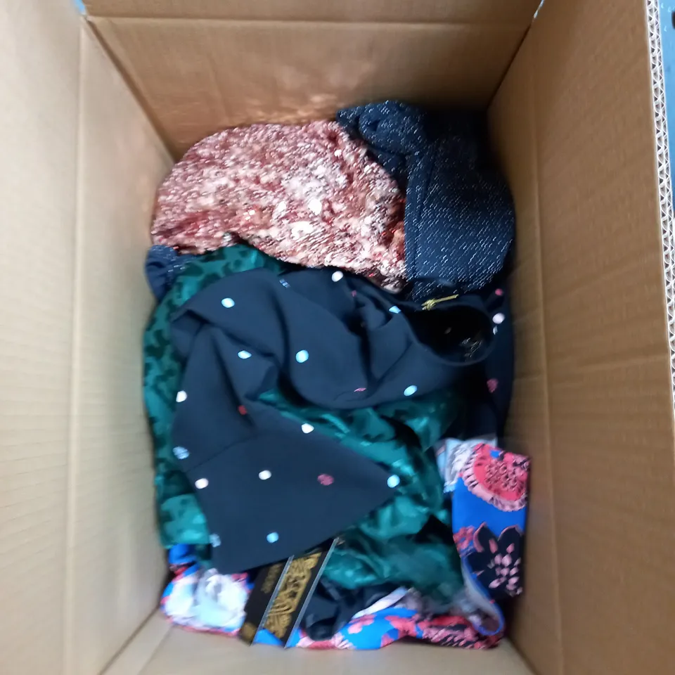 BOX OF APPROXIMATELY 10 ASSORTED WOMEN'S CLOTHING ITEMS INCLUDING TOPS, DRESSES ETC