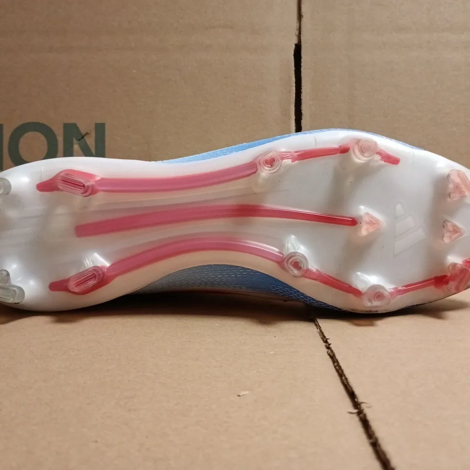 PAIR OF ADIDAS F50 FOOTBALLS BOOTS IN WHITE/BLUE/RED SIZE UK 9