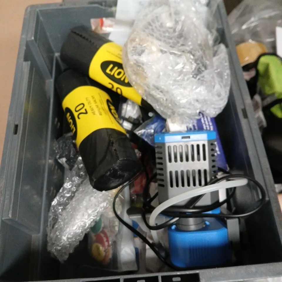 APPROXIMATELY 15 ASSORTED HOUSEHOLD PRODUCTS TO INCLUDE BIN BAGS , PURPOSE FILLER AND FINE SPRAY
