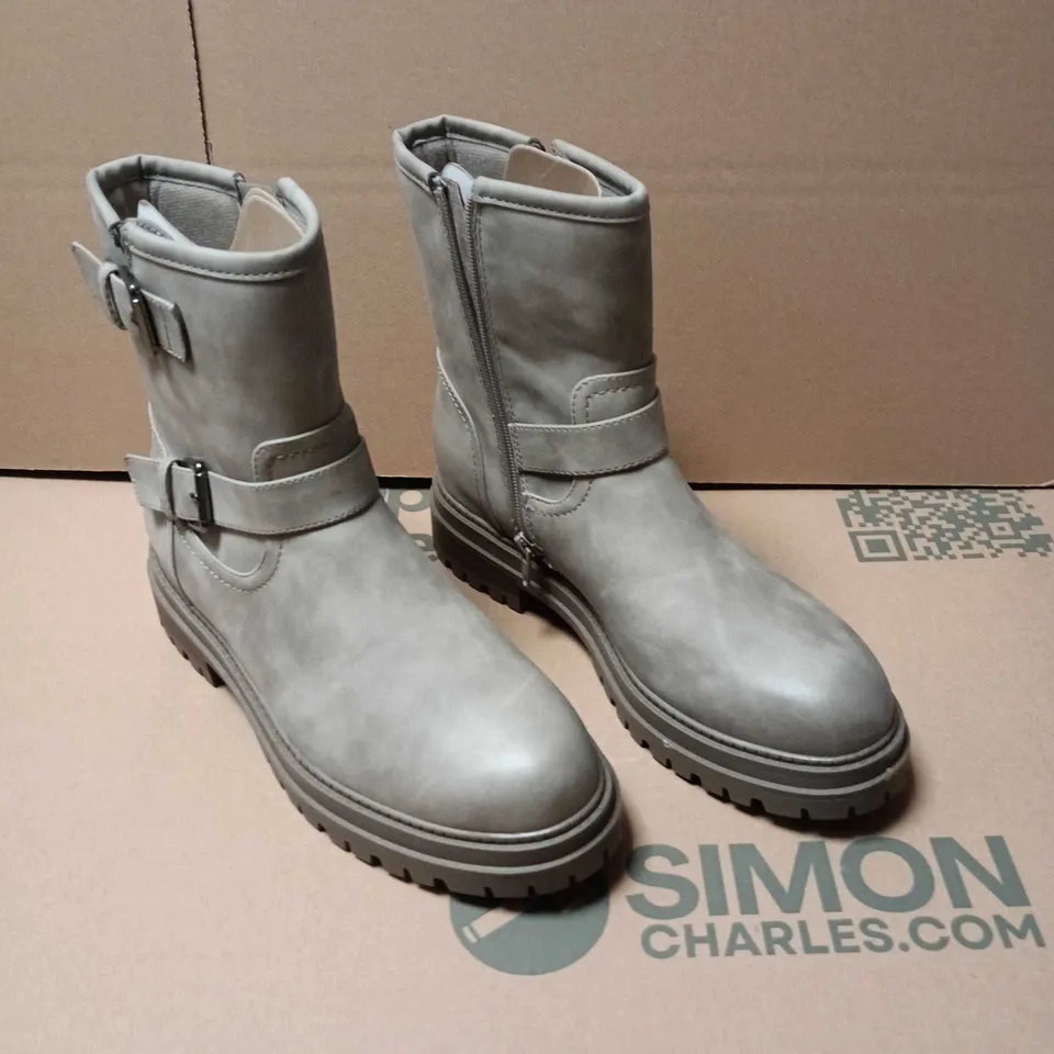 DIECHMANN GREY LEATHER MID-CALF BOOTS WITH BUCKLES AND SIDE ZIP SIZE 6