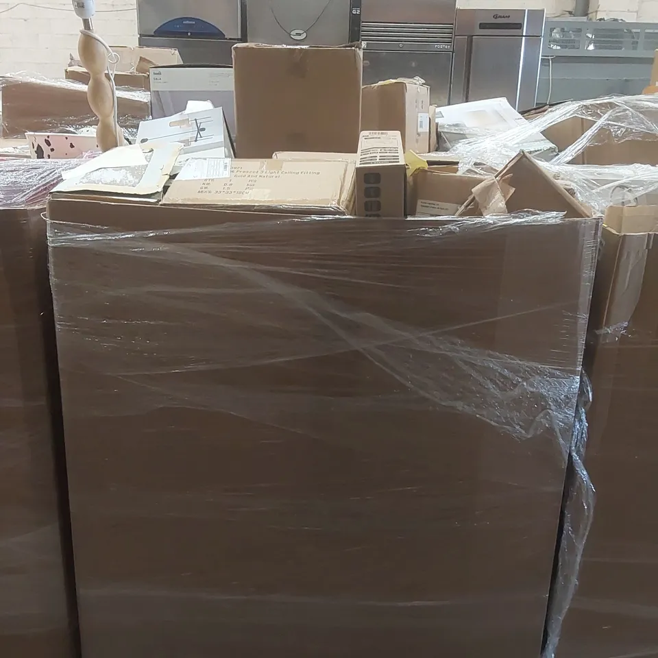 PALLET TO CONTAIN A VERY LARGE QUANTITY OF DESIGNER INDOOR LIGHTING PRODUCTS TO INCLUDE: CEILING LIGHTS, WALL LIGHT, FLOOR LAMP ECT