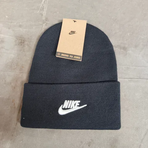NIKE BEANIE IN BLACK - ONE SIZE