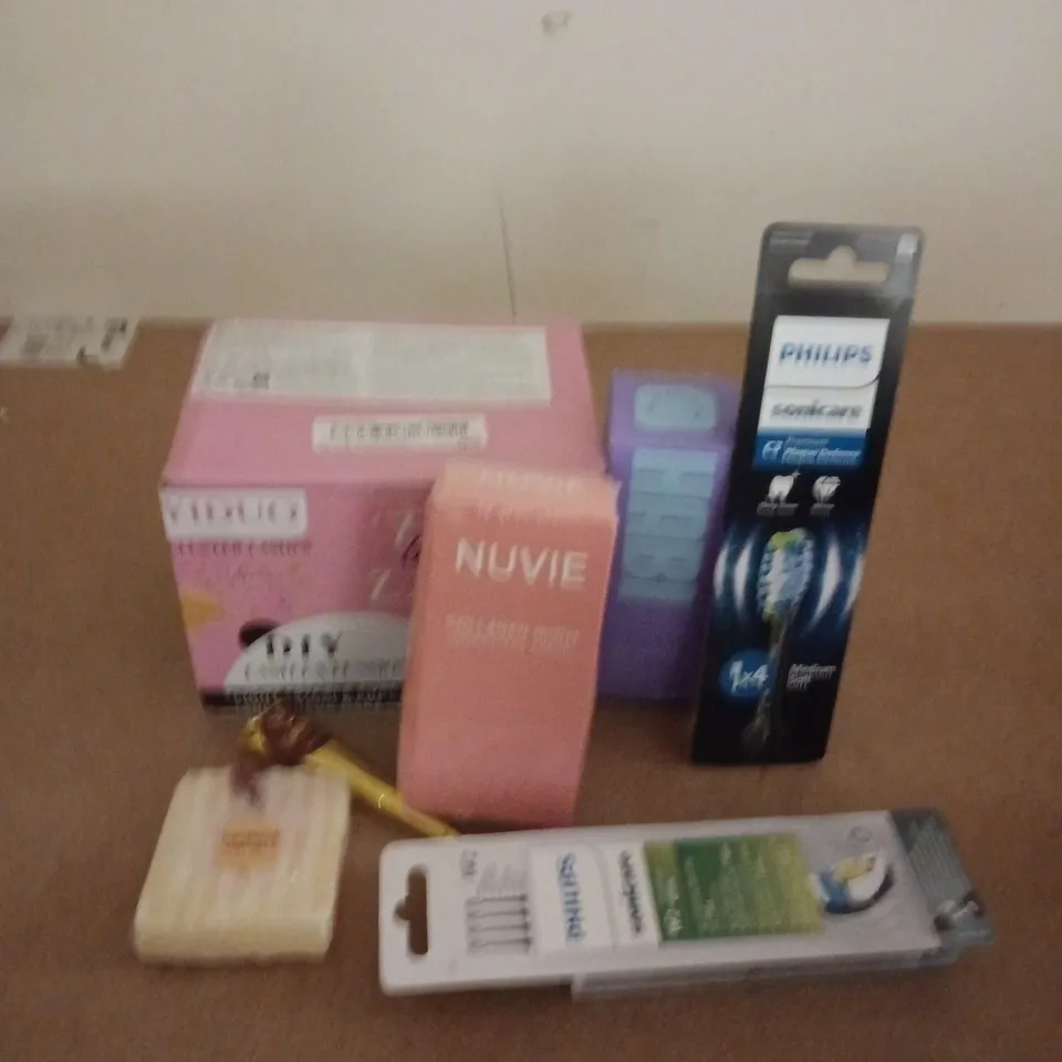 APPROXIMATELY 15 ASSORTED HEALTH & BEAUTY PRODUCTS TO INCLUDE YIDUO EYE BEGINNER LASHES, HABI FACIAL MIST, PHILIPS SONICARE HEADS, ETC - COLLECTION ONLY