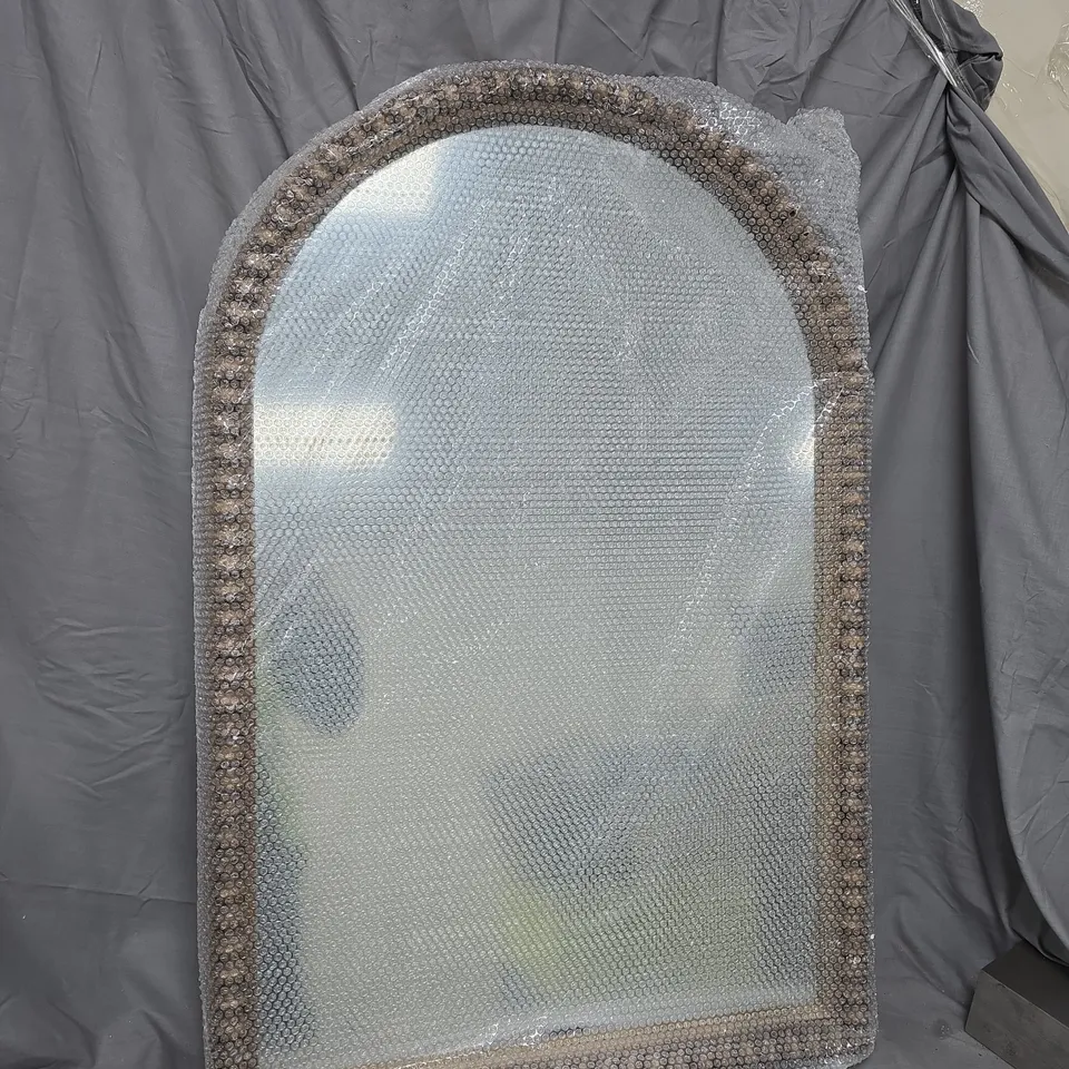 ARCHED BOBBIN WOOD MIRROR 61 X 91 CM