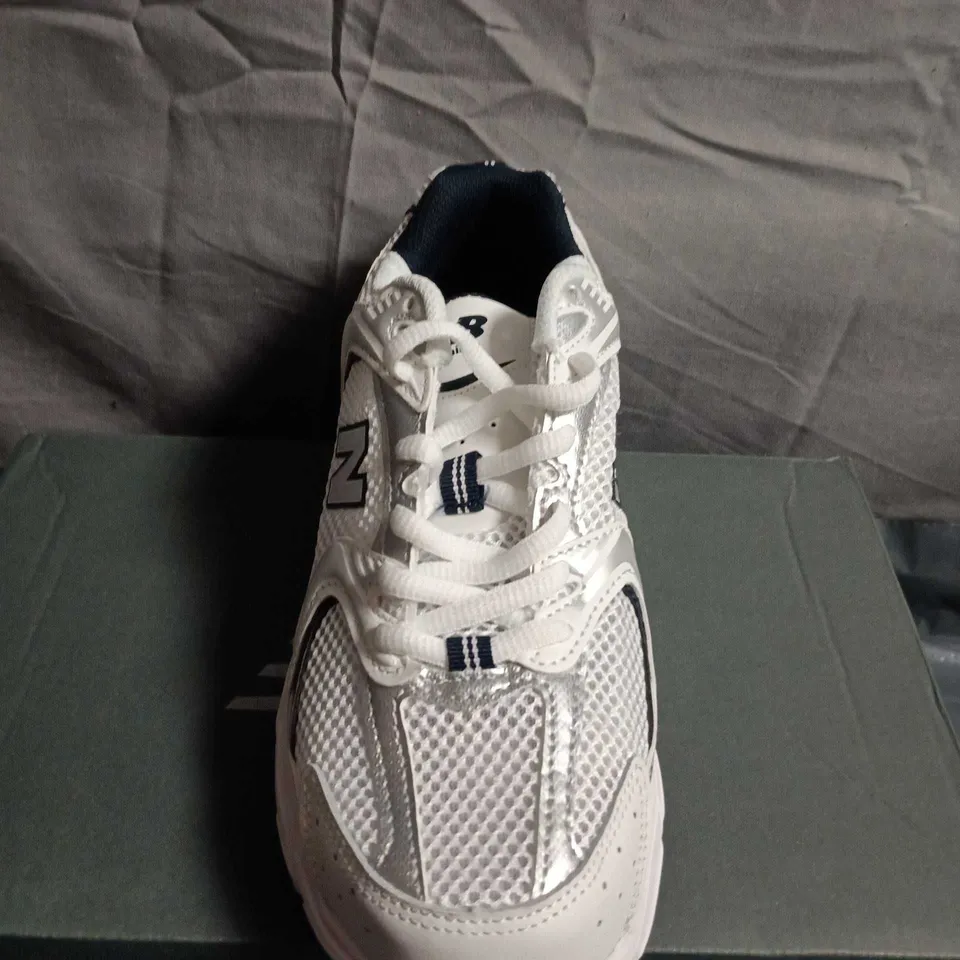 BOXED PAIR OF NEW BALANCE MR530SG TRAINING SHOES – WHITE/ NAVY - UK SIZE 5