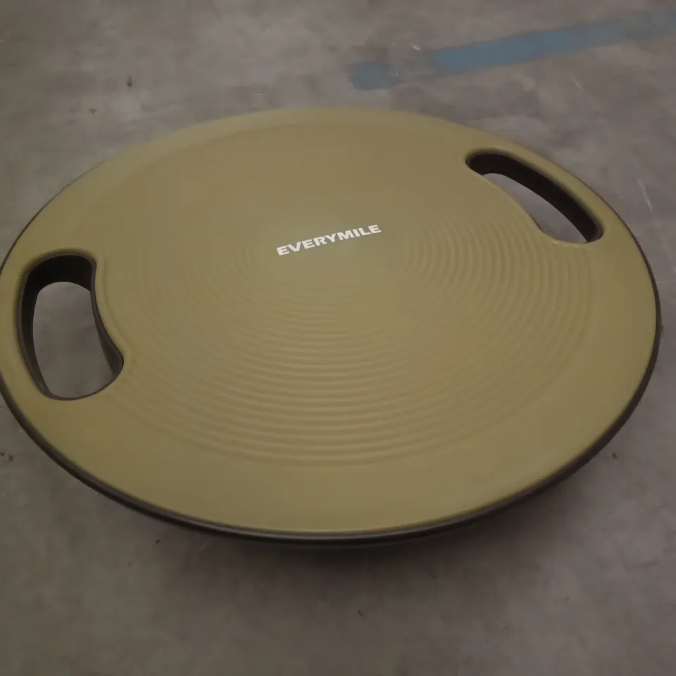 BOXED EVERYMILE BALANCE BOARD