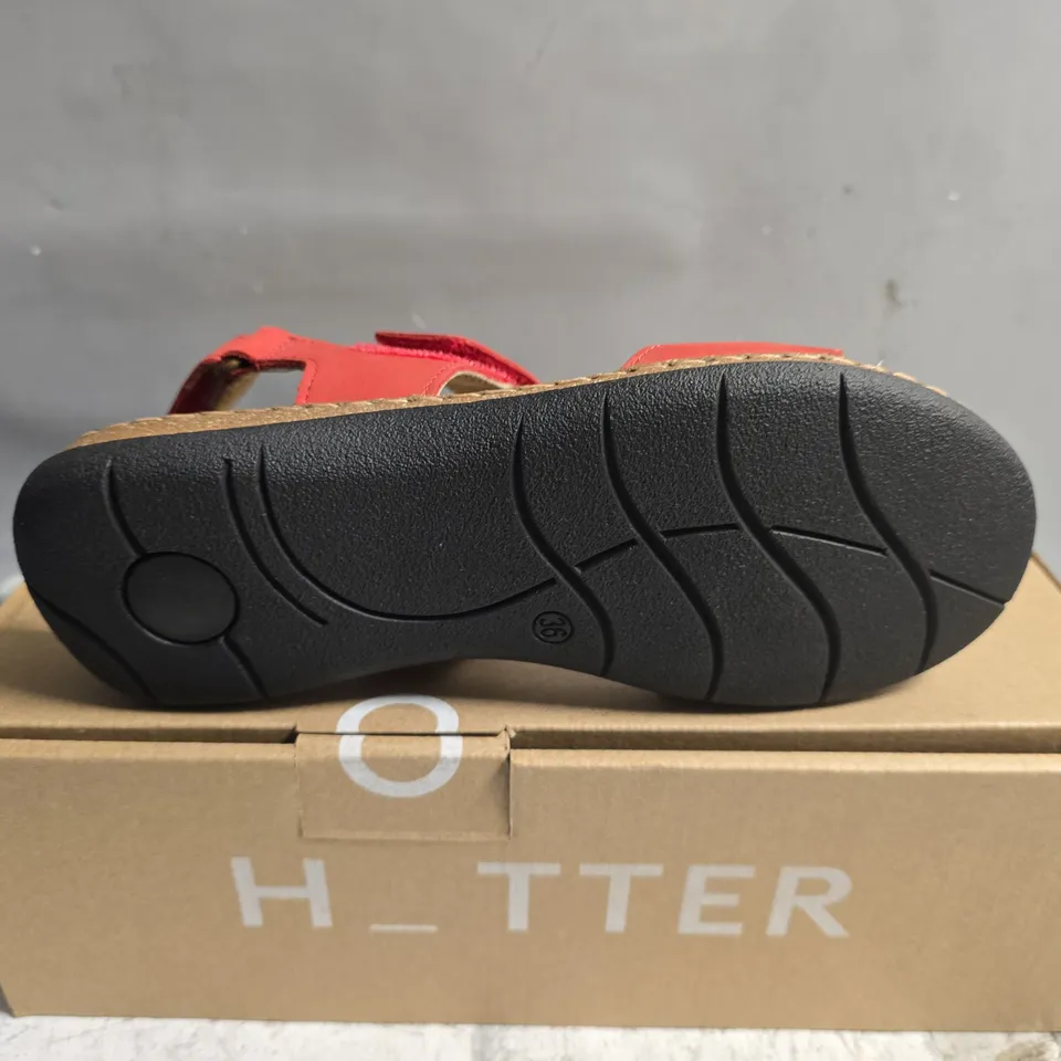 BOXED PAIR OF HOTTER PETRA SANDALS IN SALSA - UK 3