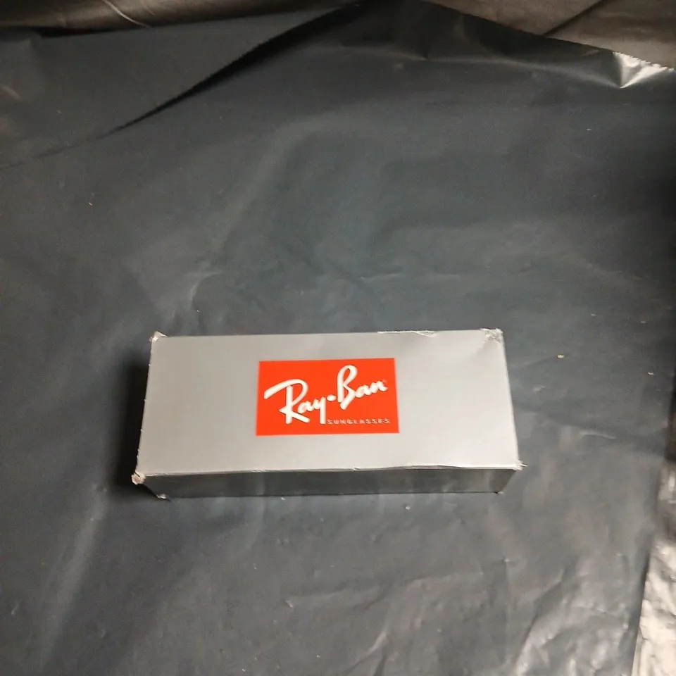 RAY-BAN SUNGLASSES - BLACK FRAME WITH ORANGE MIRRORED LENSES (BOXED) 