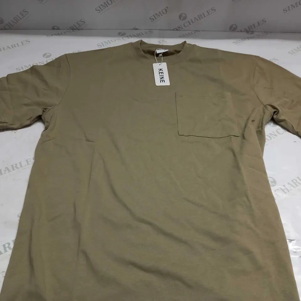 KEINE BREASTPOCKET OVERSIZED HEAVY T-SHIRT IN DIRTY GREEN - MEDIUM