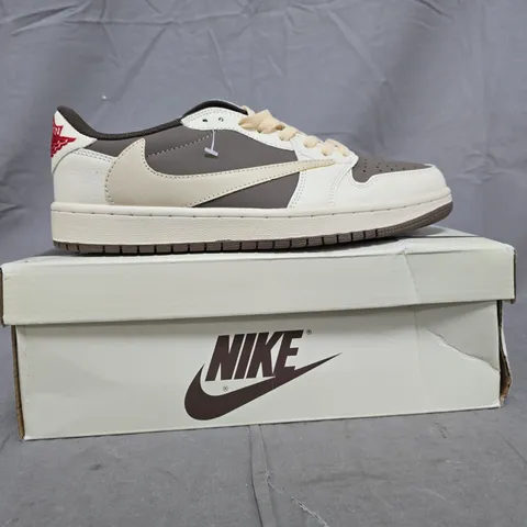 BOXED PAIR OF NIKE AIR JORDAN 1 CACTUS JACK TRAINERS IN CREAM/BROWN SIZE UK 8.5